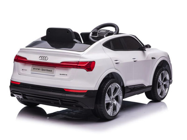 Audi e-tron ,12 volt elektrische kinderauto met rubberen banden, leder zitje en meer! - Afbeelding 6