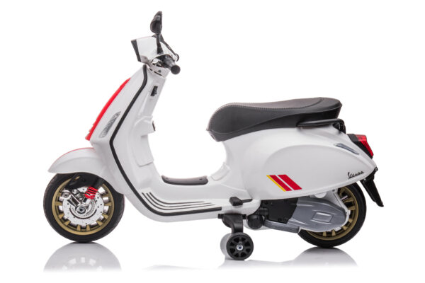 Vespa Sprint, 12 volt elektrische scooter met muziek en meer! - Afbeelding 2