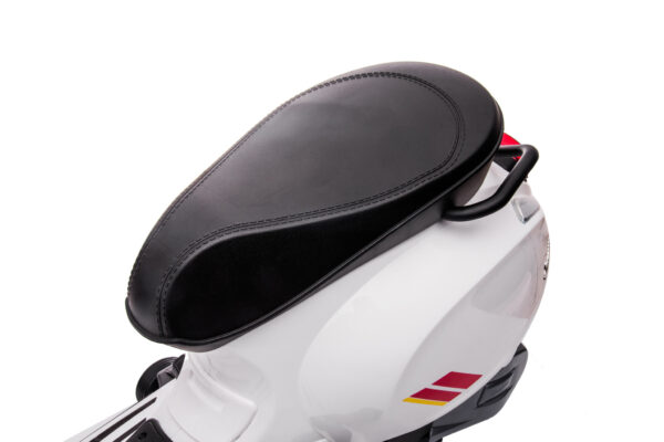 Vespa Sprint, 12 volt elektrische scooter met muziek en meer! - Afbeelding 5