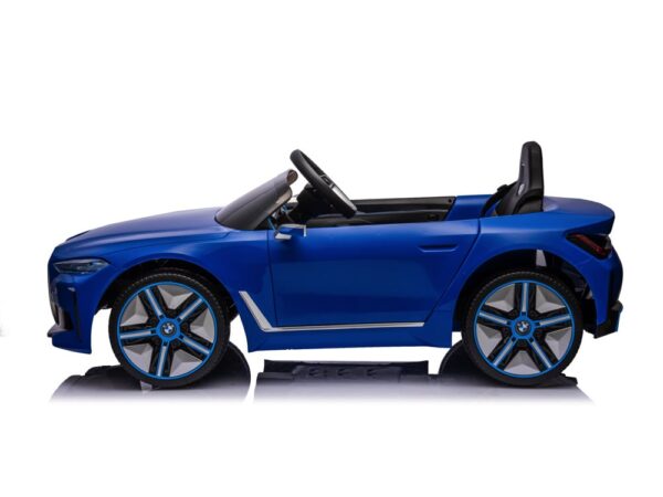 BMW i4, elektrische kinderauto, 12v, leren zitje, muziekmodule en meer! - Afbeelding 5