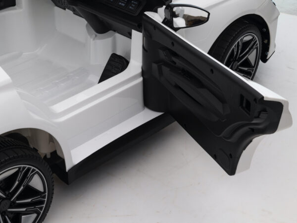 Audi RS e-tron GT, 12 volt elektrische kinder voertuig met muziek module en meer! - Afbeelding 14