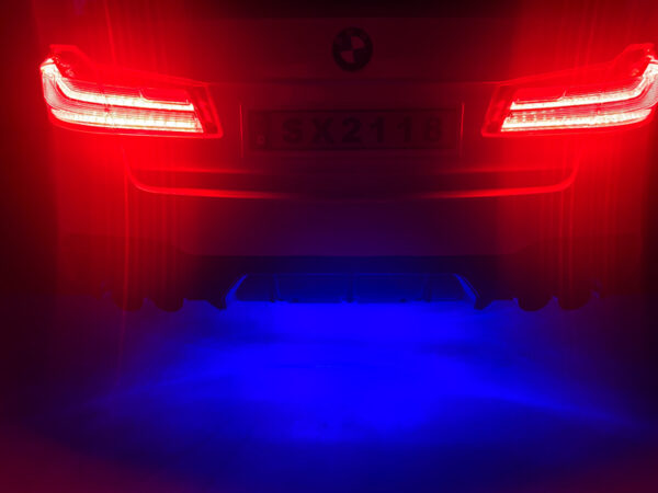 BMW M5, Leder zitje, Rubberen banden, Kinder Accu Auto! - Afbeelding 13