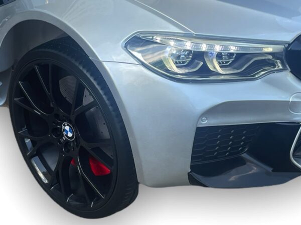 BMW M5, Leder zitje, Rubberen banden, Kinder Accu Auto! - Afbeelding 3